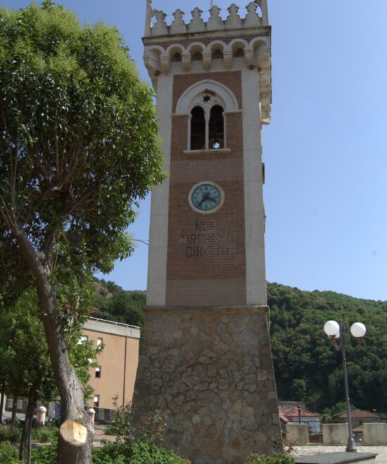 Dinami - La torre dell'orologio